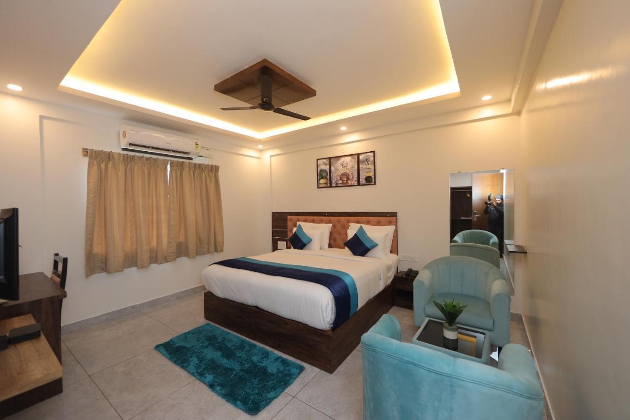 Vovo Hotels Yelahanka Esterno foto